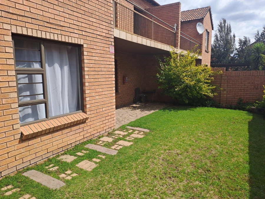 2 Bedroom Property for Sale in Langenhovenpark Free State